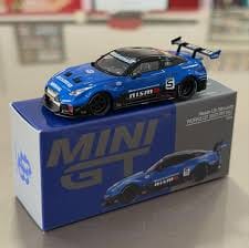 Customer photo review of Mini GT 1:64 LB-Silhouette WORKS GT NISSAN 35GT-RR Ver.2 Blue MGT01124-R