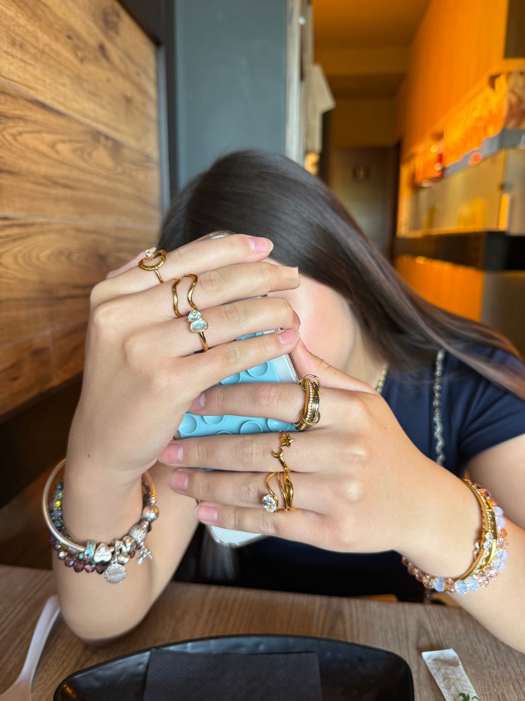 Customer photo review of Anillo Triple Linea Irregular Con Zirconia Ovalada