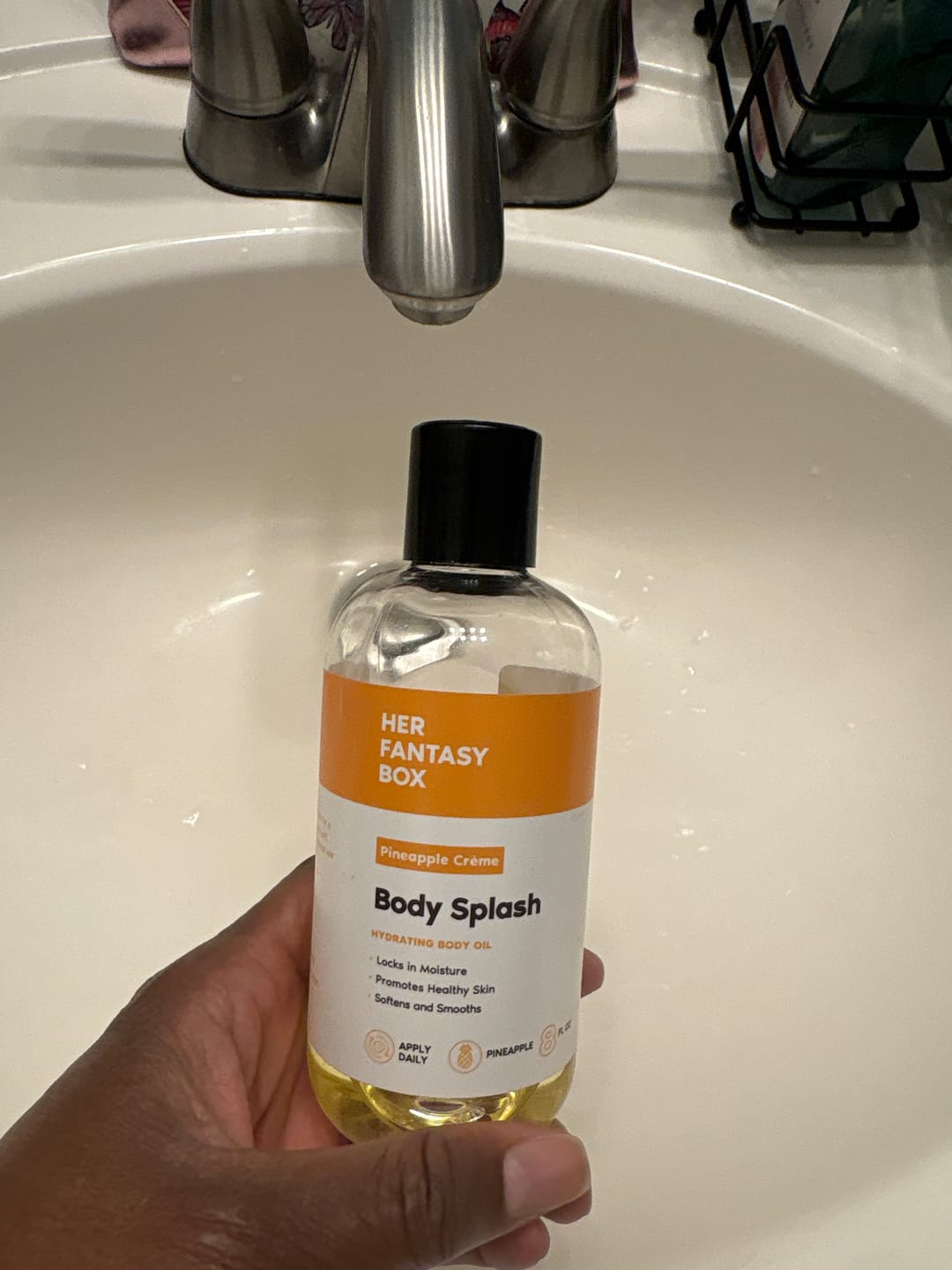 Customer photo review of Body Splash - Skin Smoothing Body Oil  (Pineapple Creme)