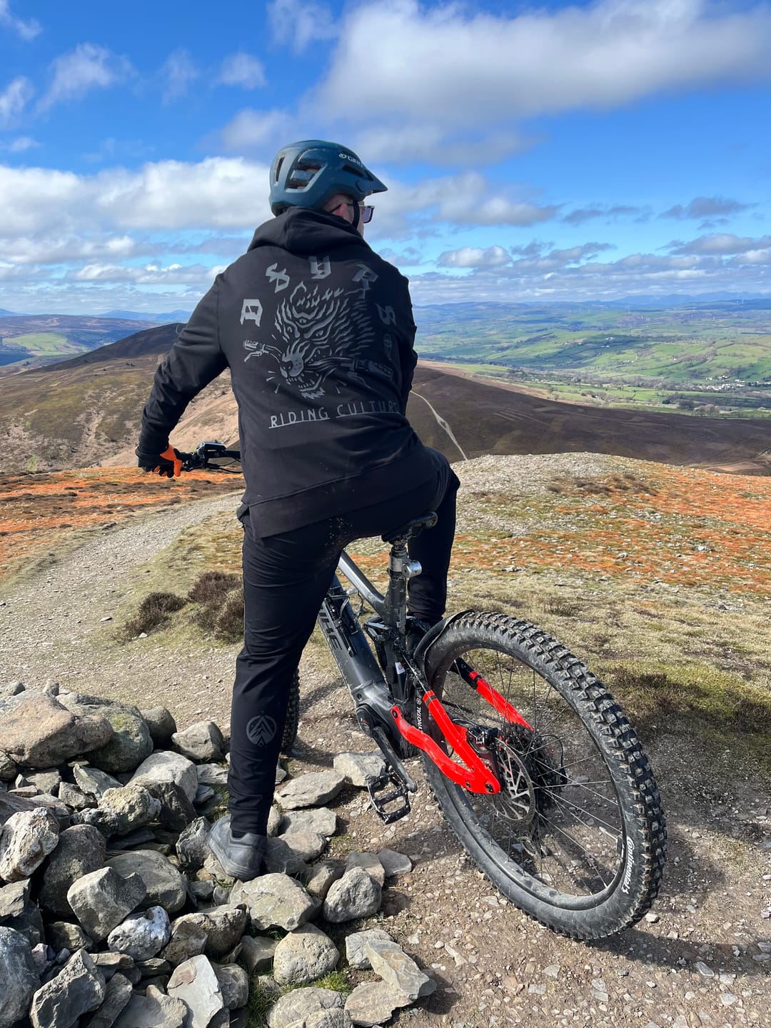 Customer photo review of Hellhound | Trailhood | Black