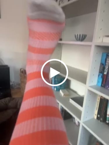 Kundeanmeldelse med video af Støttestrømper