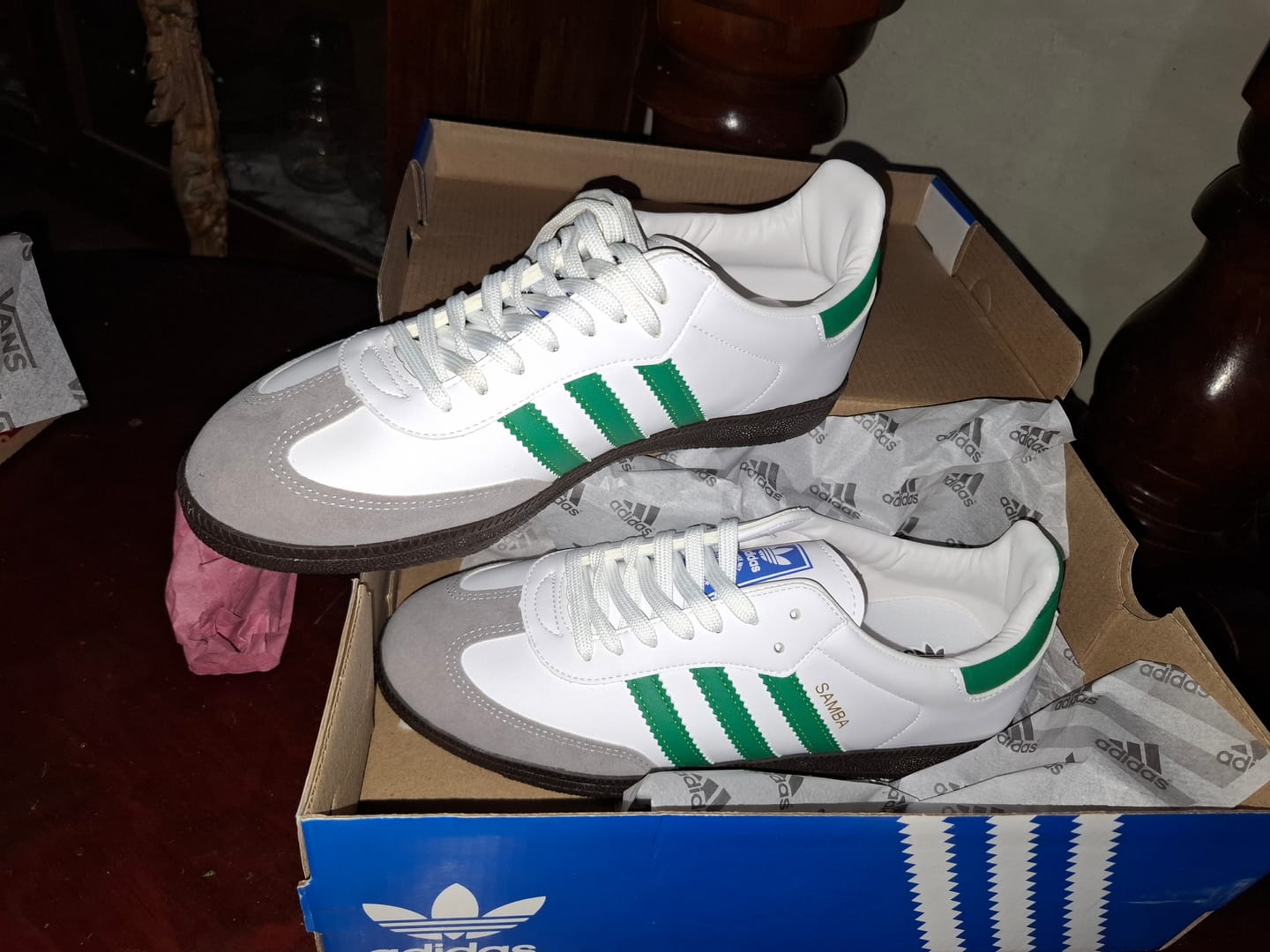 Customer photo review of Tenis Samba Blanco Verde