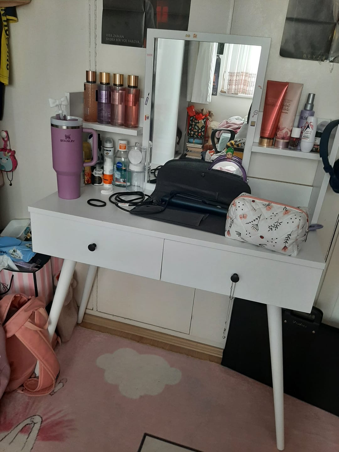 Customer photo review of Rani BJ102 Makyaj Tuvalet Masası 2 Çekmeceli Raflı Aynalı Takı Düzenleyici Beyaz