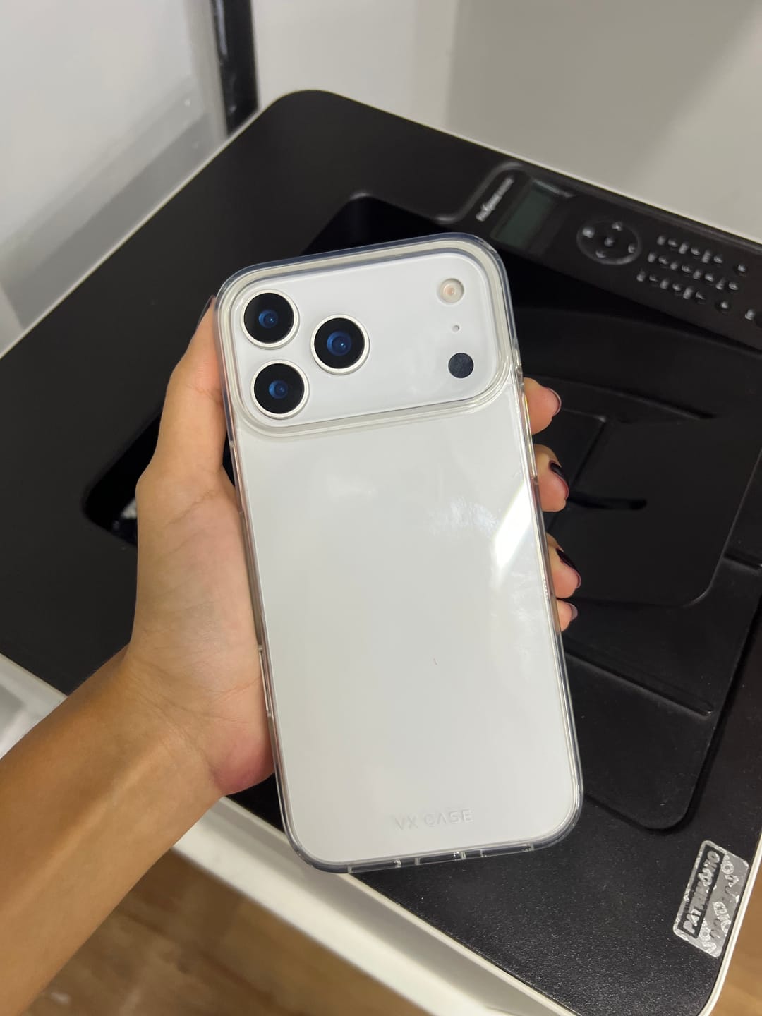 Customer photo review of Capa VX Case iPhone 17 Pro Max - Transparente