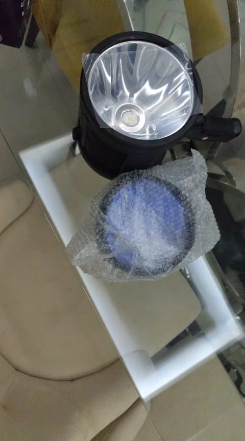 Customer photo review of Wiederaufladbarer LED-Strahler – 900000 Lumen, Solar & USB