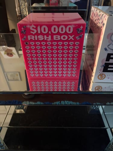 Customer photo review of Icy Pynk | $10k Ri$h Box (Covered)