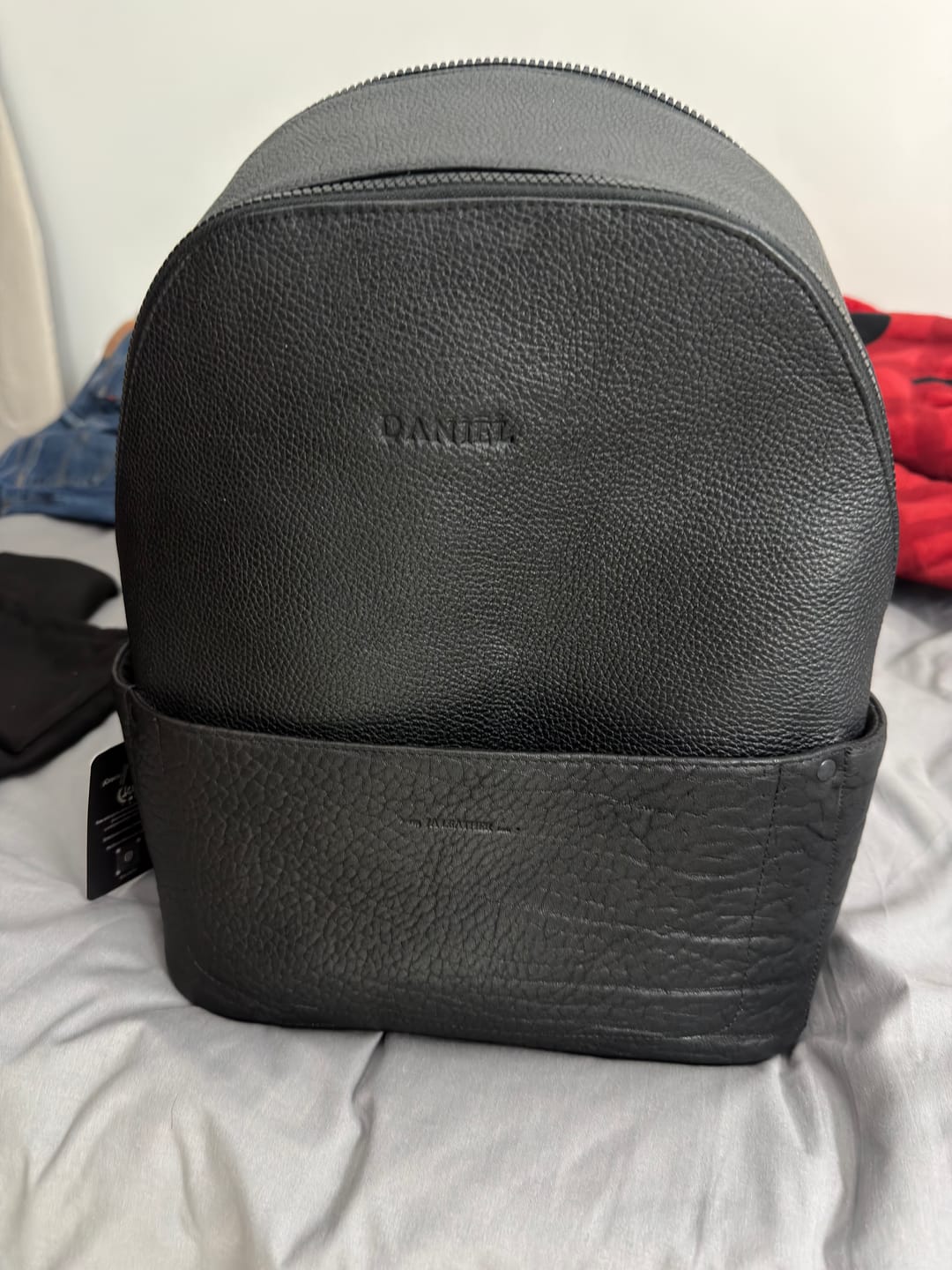 Customer photo review of Backpack Leonel Negro/cuello de toro