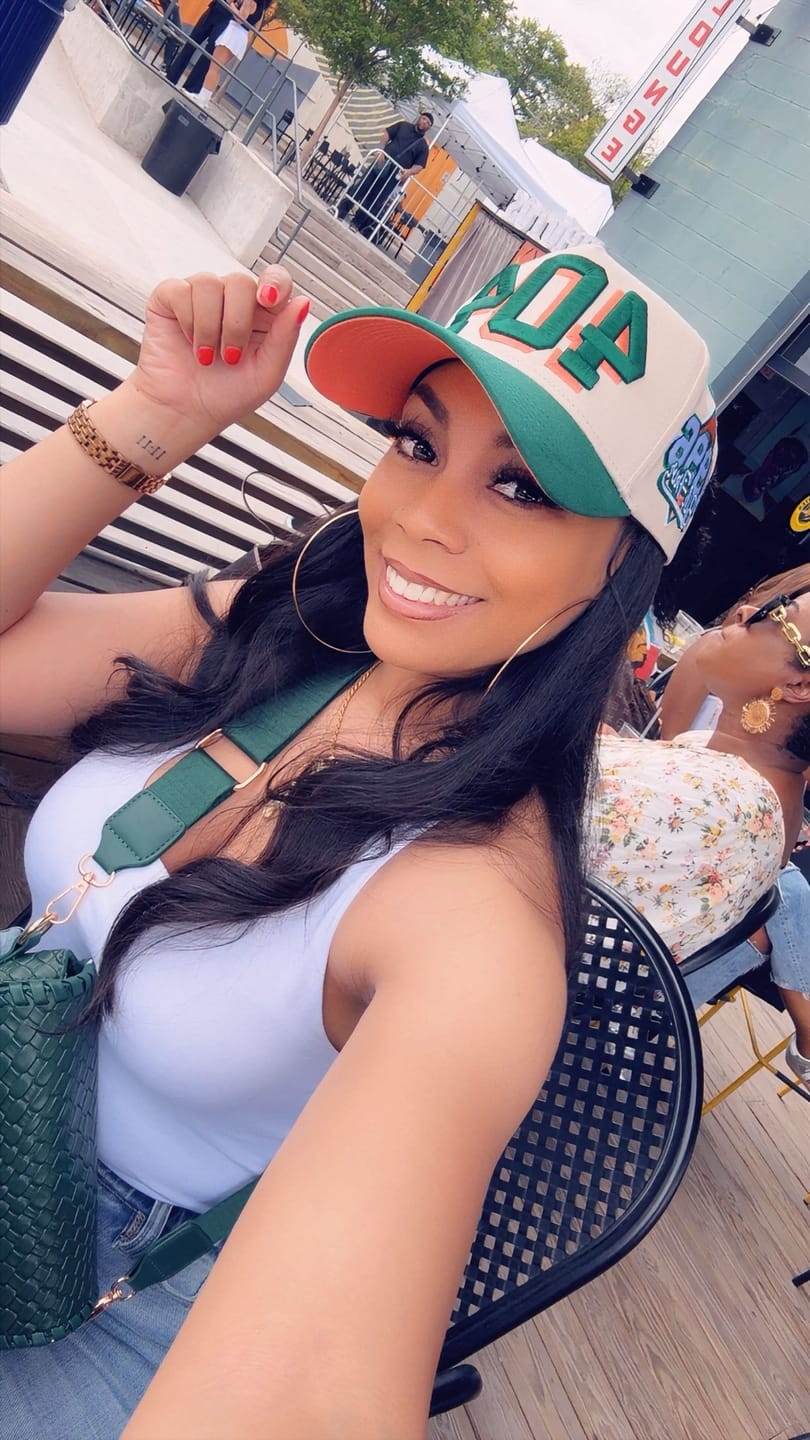 Customer photo review of 404 Signature Kelly Green Snapback Hat | BLK FRVR