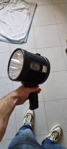 Customer photo review of Wiederaufladbarer LED-Strahler – 900000 Lumen, Solar & USB