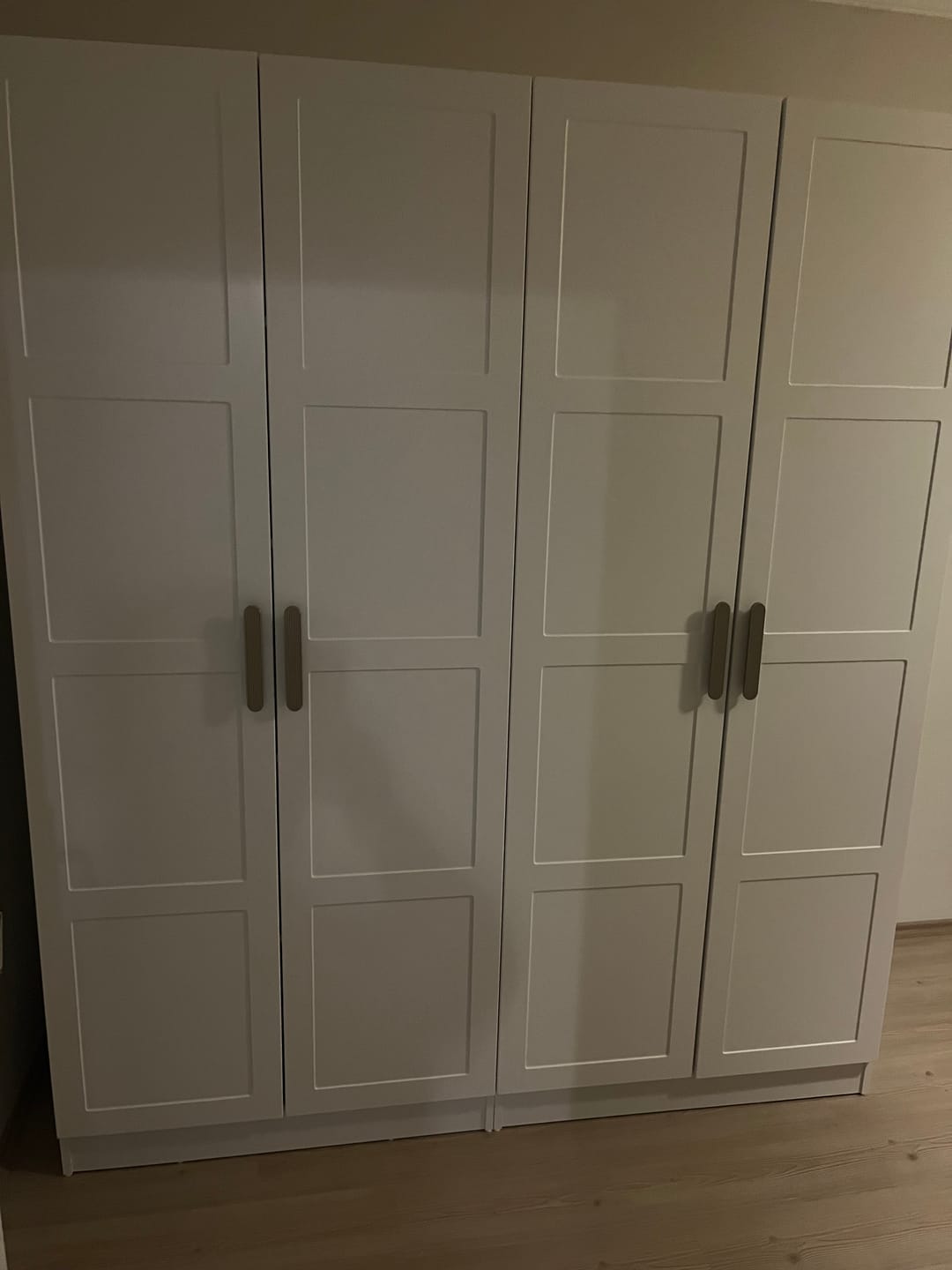 Customer photo review of Rani BA194 Membran Kapaklı Gardırop 5 Raflı 2 Askılı 4 Kapaklı Elbise Dolabı Beyaz