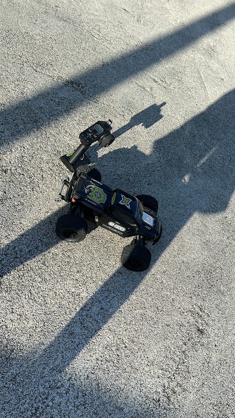 Customer photo review of Rlaarlo Omni-Terminator Carbon Fiber MINI 1:10 Scale RTR Brushless Monster Truck, RZ001B-C