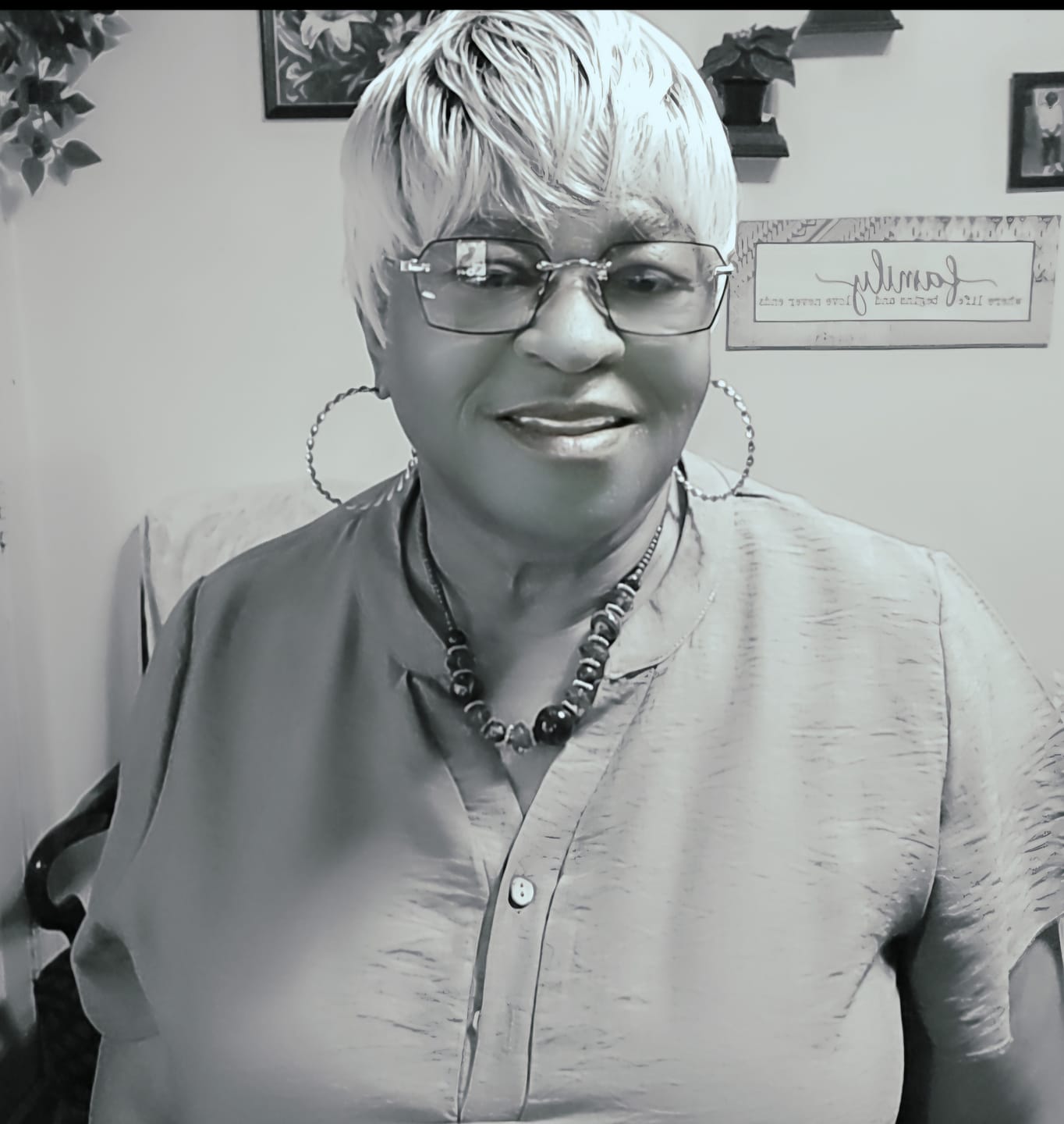 Customer photo review of Outre Wigpop Full Wig - NOLA