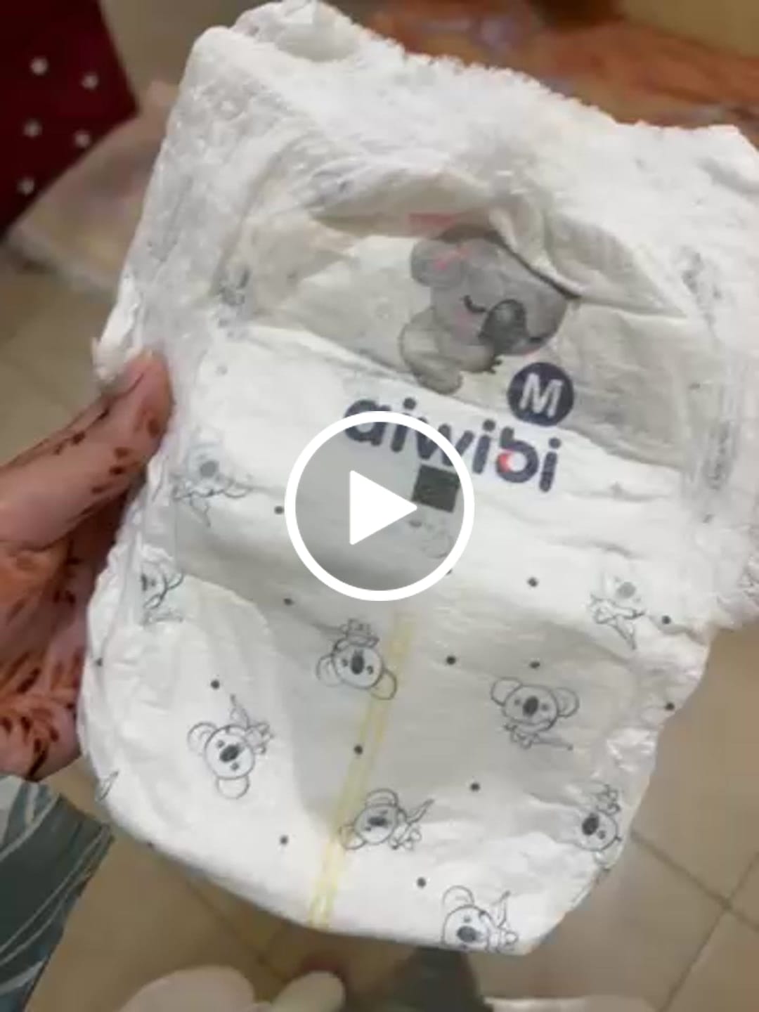 Customer video review of Aiwibi Ultra Thin Comfy Dry Disposable Baby Pants (48 Pcs, Medium)