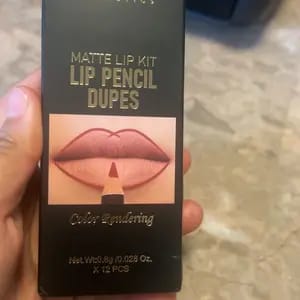 Customer photo review of Set di 12 matite labbra opache - Colorazione facile