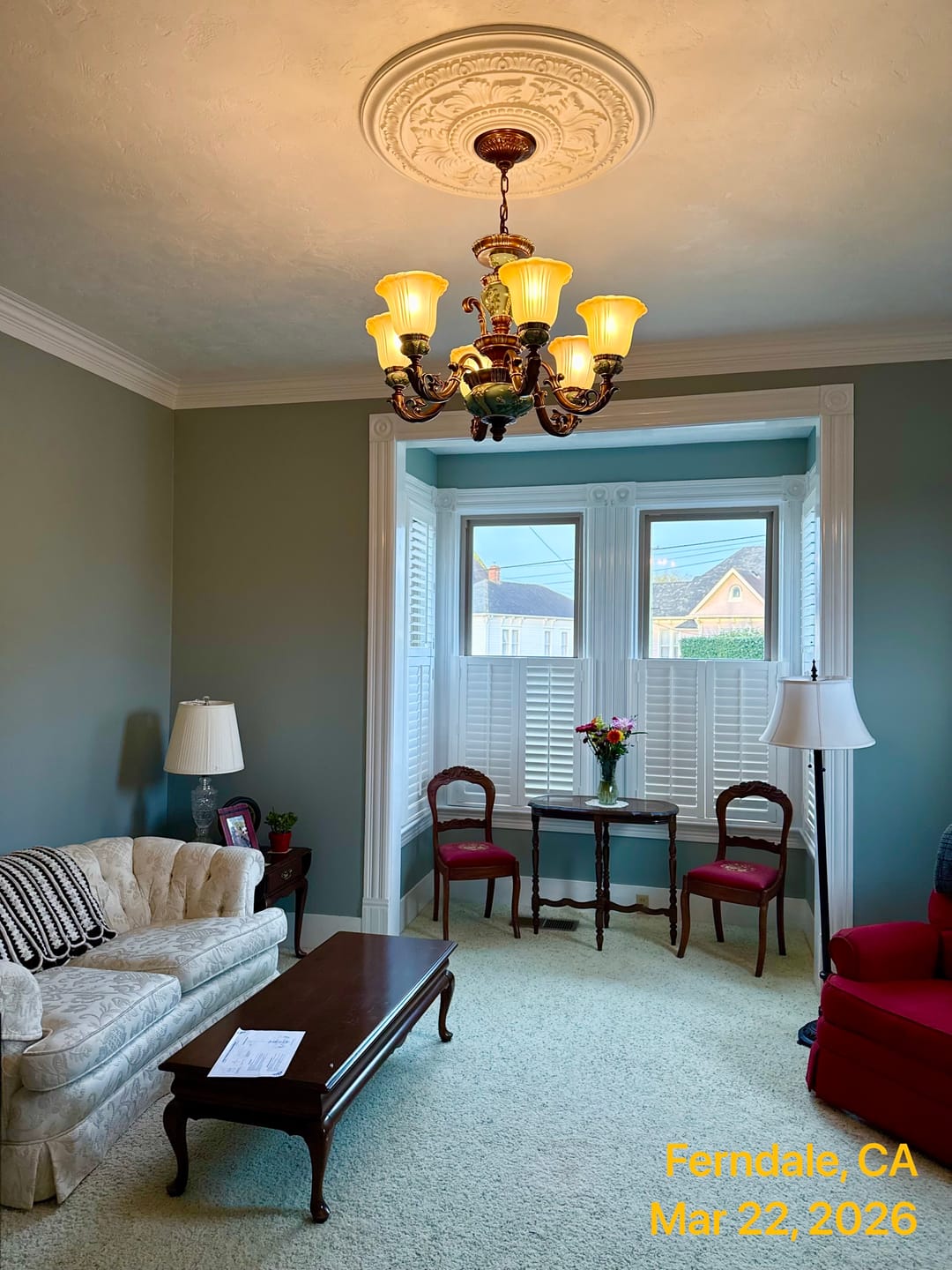 Customer photo review of Traditional Antique Ceramic Dining Room Chandelier with Frosted Flower Glass Shades