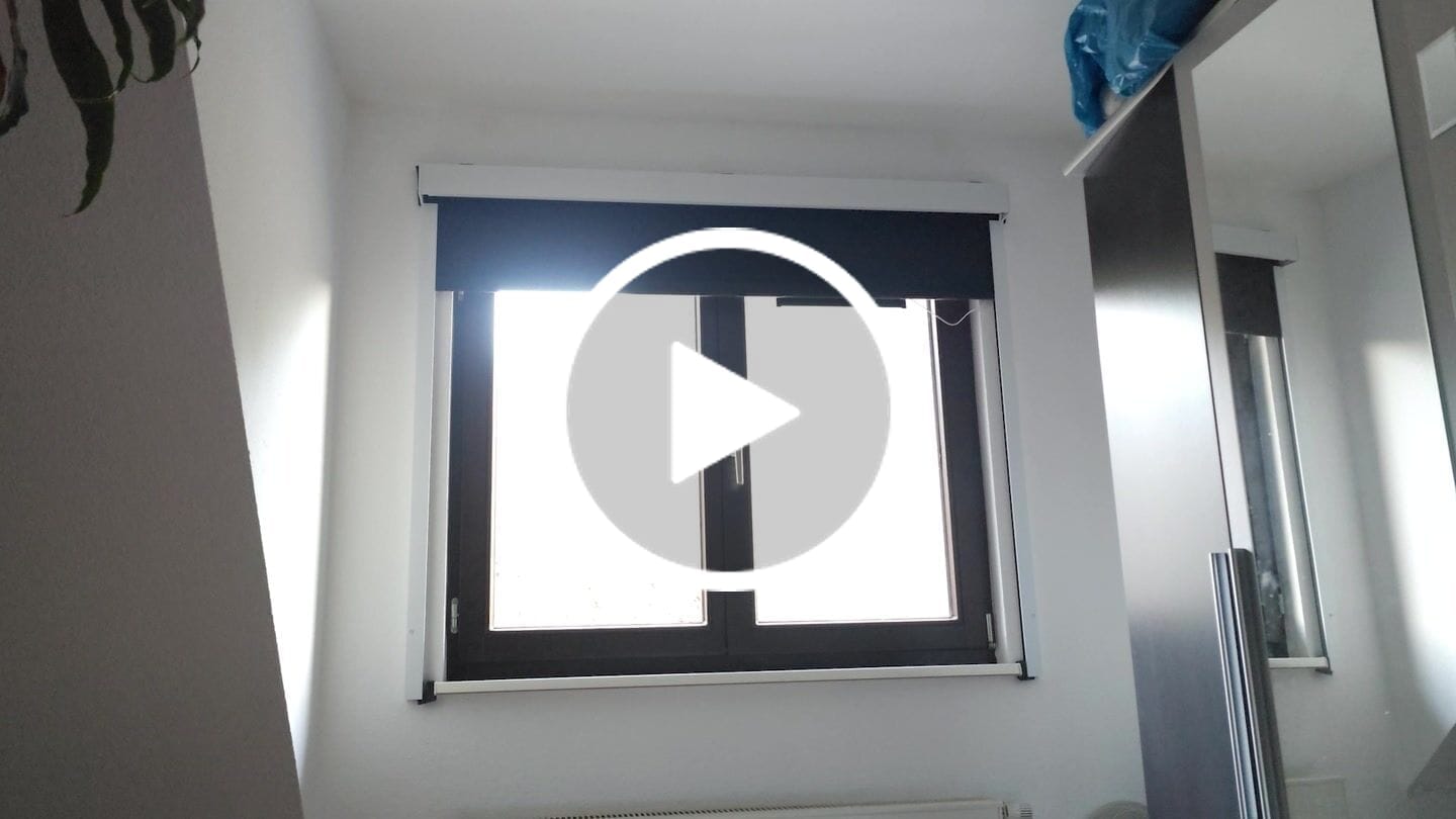 Customer video review of SmartWings Motorized Roller Shades 100% Blackout Eclipse