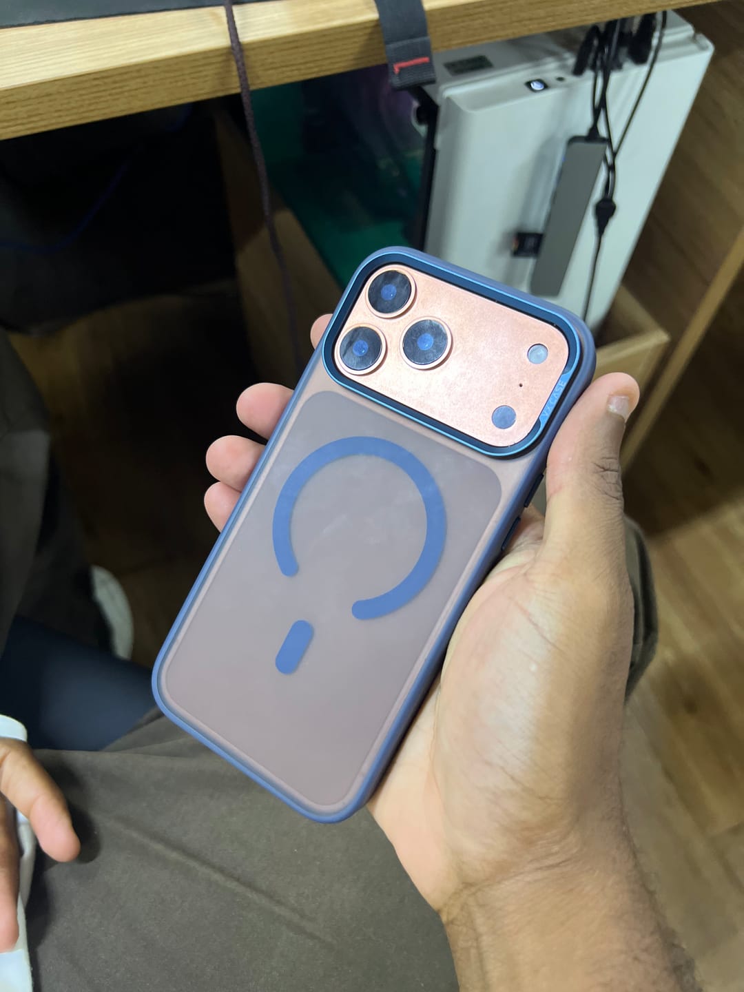 Customer photo review of Capa MagSafe iPhone 17 Pro Max - Titanium