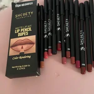 Customer photo review of Set di 12 matite labbra opache - Colorazione facile