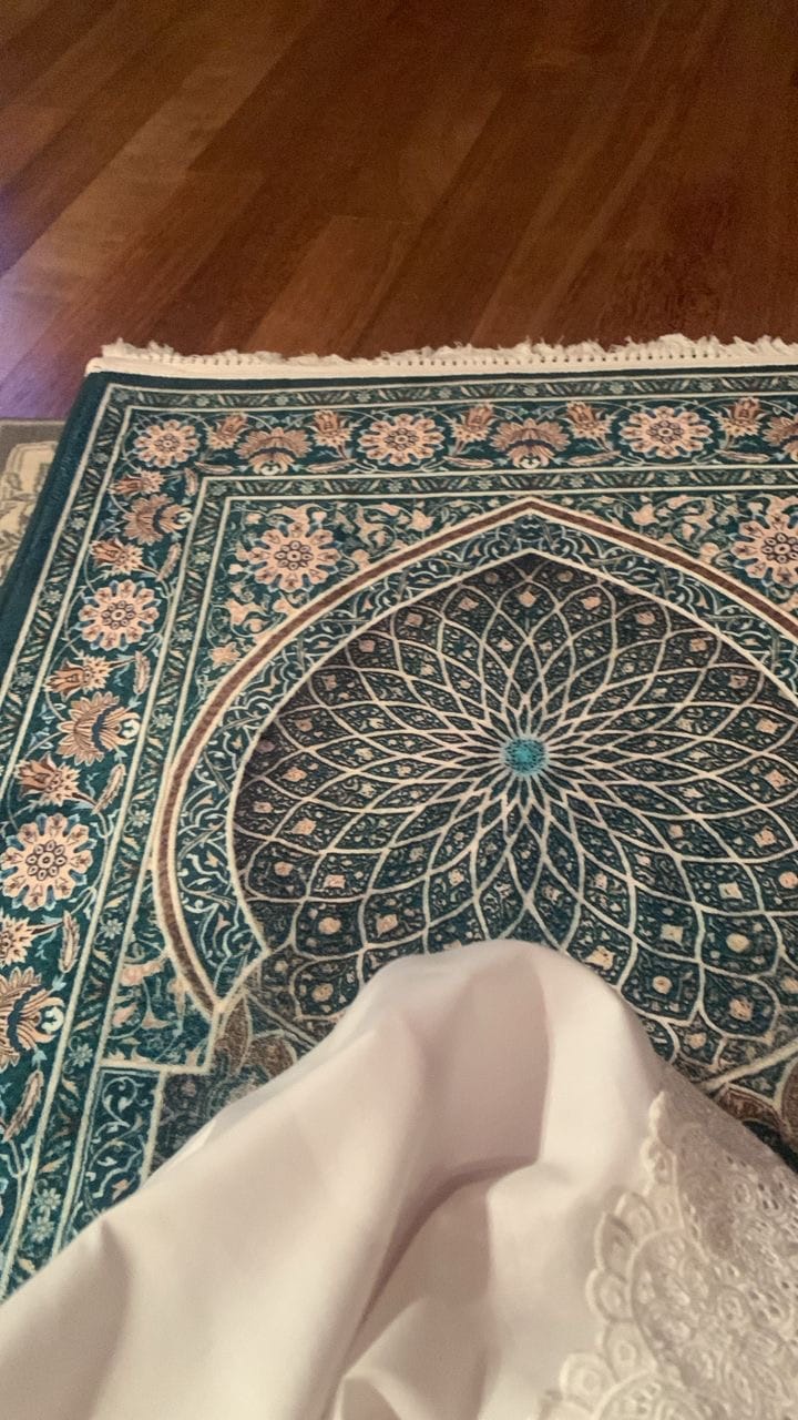 Customer photo review of Emerald Padded Prayer Mat