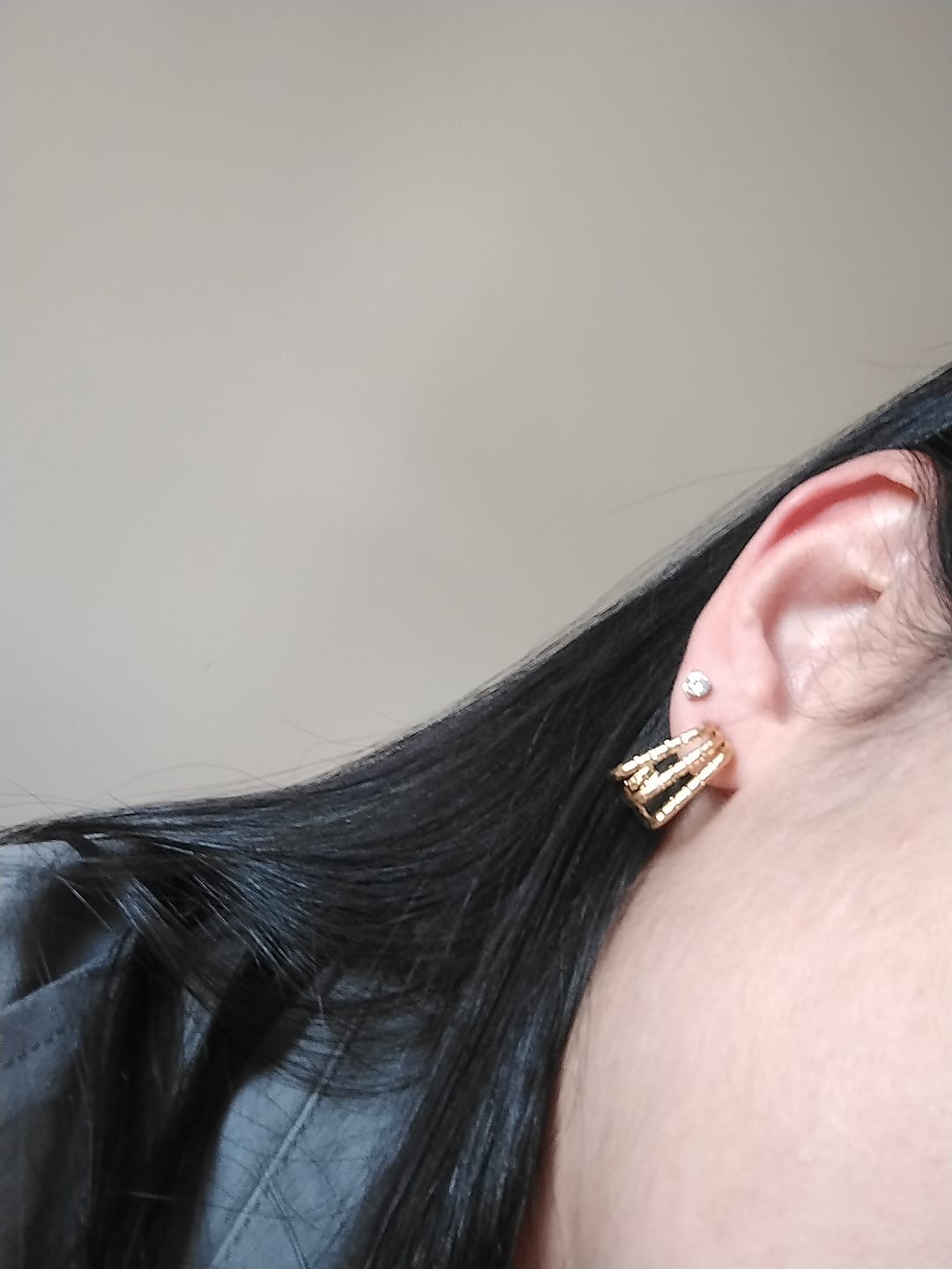 Customer photo review of Brinco Amelie Triplo Divisões Banhado em Ouro 18K