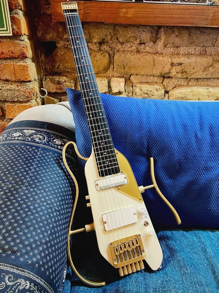 Customer photo review of Donner HUSH™ X PRO Electric Guitar