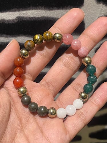 Customer photo review of Dhan Vriddhi Crystal Bracelet – Vastu Remedy for Wealth Attraction | Prosperity Energy Activator | 8 mm Beads