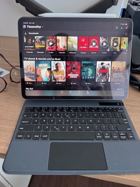 Customer photo review of iPad Pro 11" 2022 2021 2020 2018 Magnetic Magic Keyboard Case Trackpad