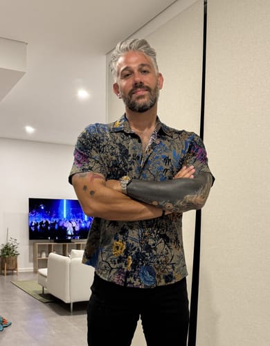 Customer photo review of Men's Breathable Retro Floral Pattern Short Sleeve Shirt