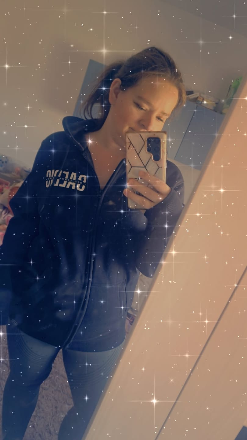 Customer photo review of Это стиль жизни - Damen Oversized Zip Hoodie mit Reißverschluss schwarz by SAEBIS®