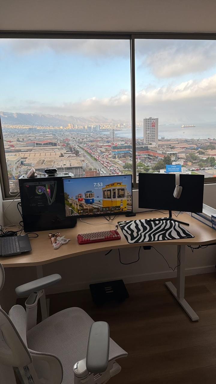 Customer photo review of Cubierta Standing Desk