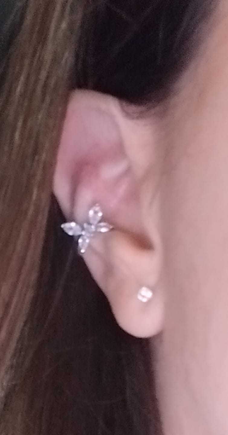 Customer photo review of Orecchino Ear Cuff Farfallina