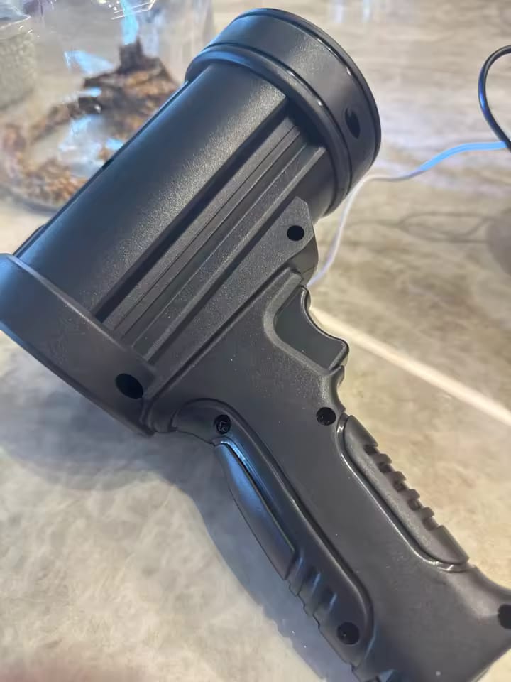 Customer photo review of Wiederaufladbarer LED-Strahler – 900000 Lumen, Solar & USB