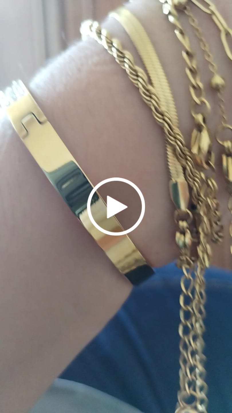 Customer video review of Bracelete Luxe Banhado em Ouro 18k