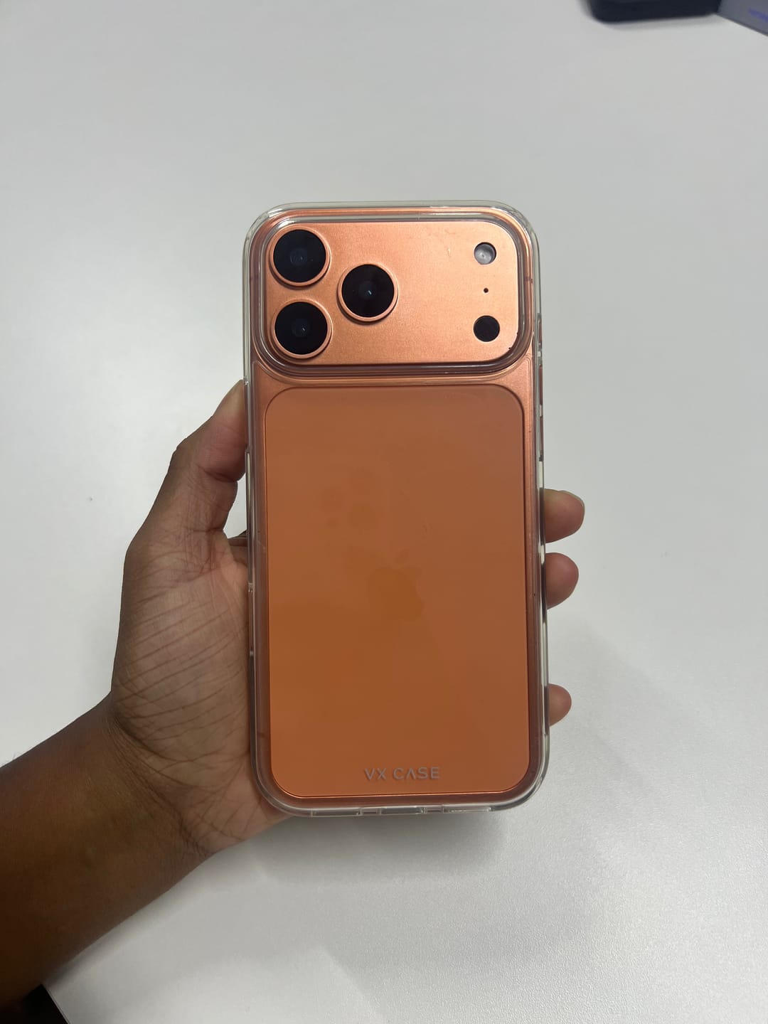 Customer photo review of Capa VX Case iPhone 17 Pro Max - Transparente