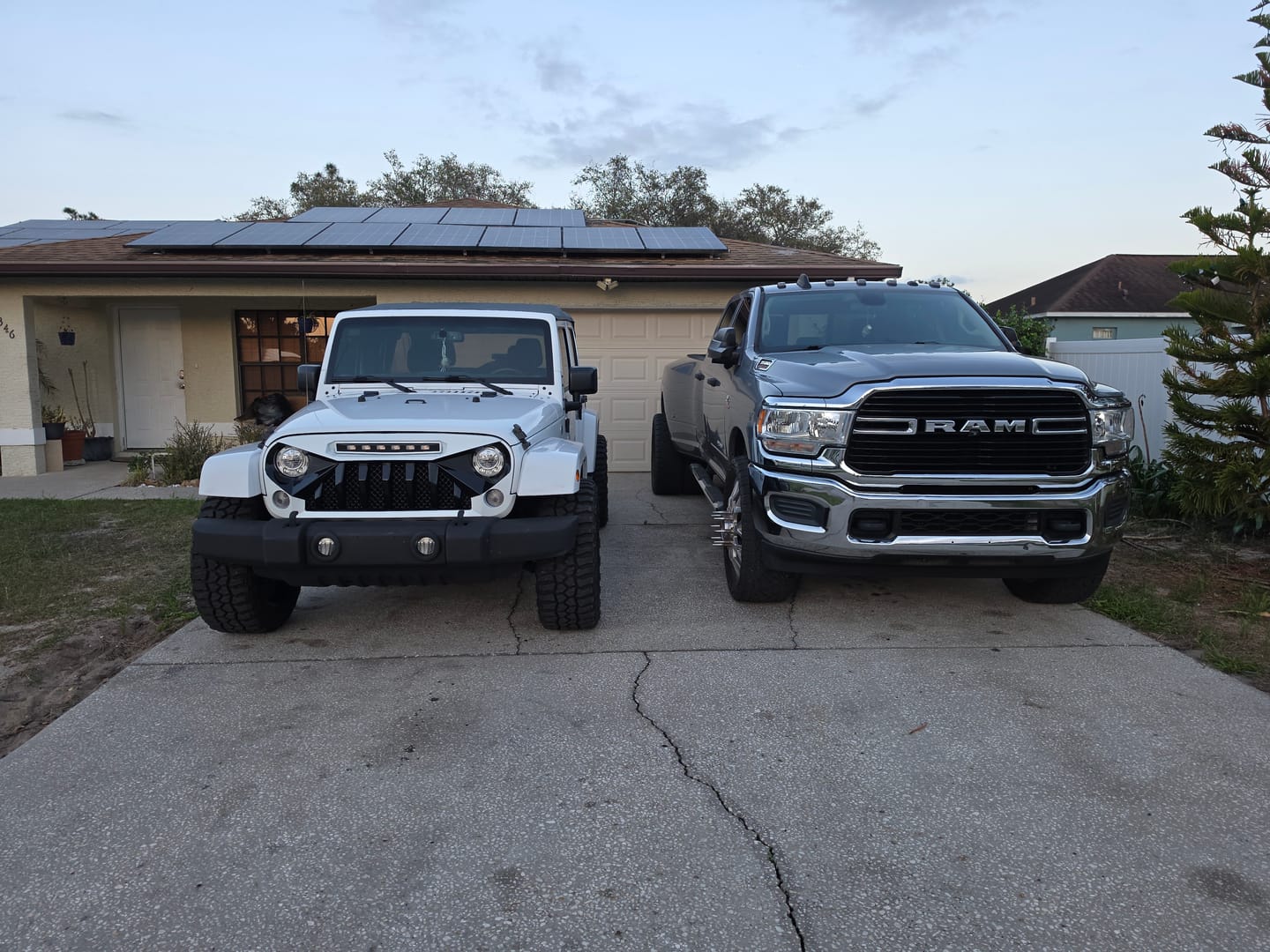 Customer photo review of Gladiator Grille W/ Led Off-Road Lights - White & Black For 07-18 Jeep Wrangler JK