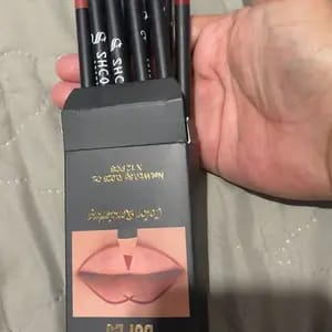 Customer photo review of Set di 12 matite labbra opache - Colorazione facile