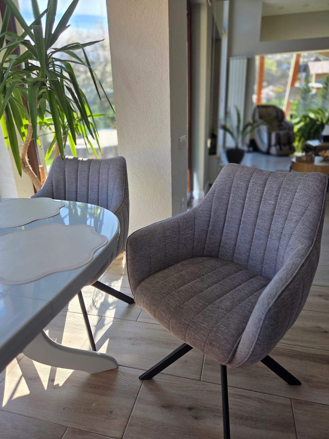 Customer photo review of Scaun rotativ AZALIA, gri/negru, stofa/metal, 61x44x86 cm