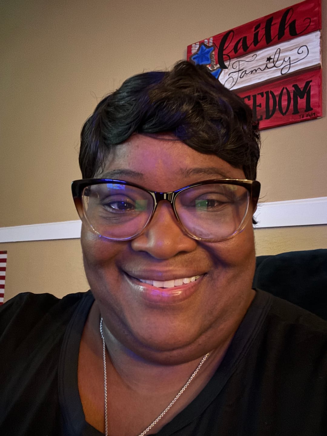Customer photo review of It's a Wig Quality Full Wig - Q PIETTRA