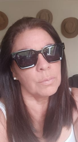 Reseña con foto de un cliente sobre Lentes De Sol Cuadrados Street
