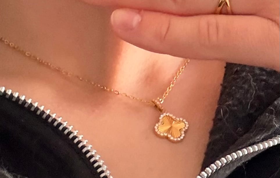 Customer photo review of Glamour Clover Kette | 18K vergoldet