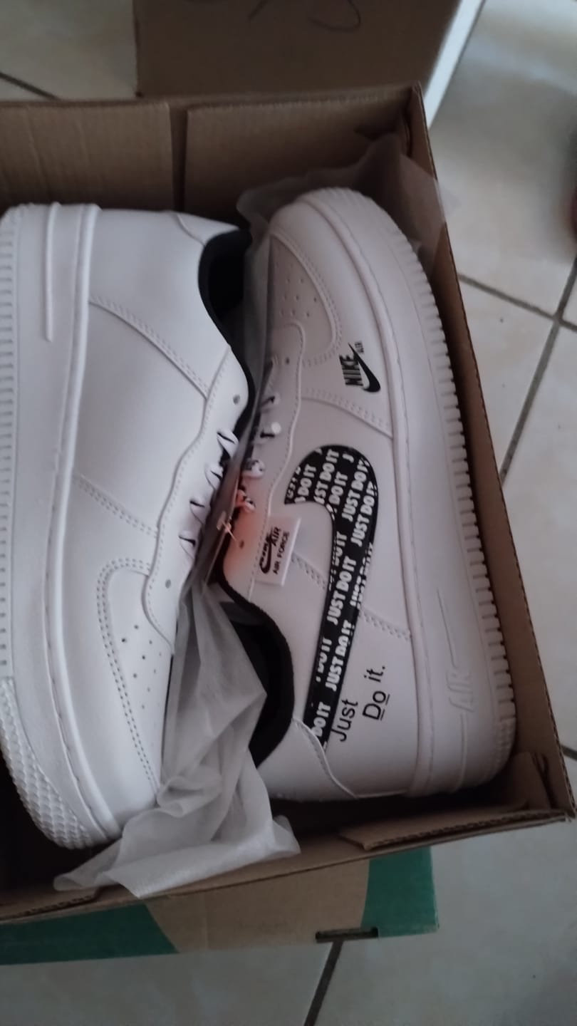 Customer photo review of Tenis 270 Blanco Negro Negro