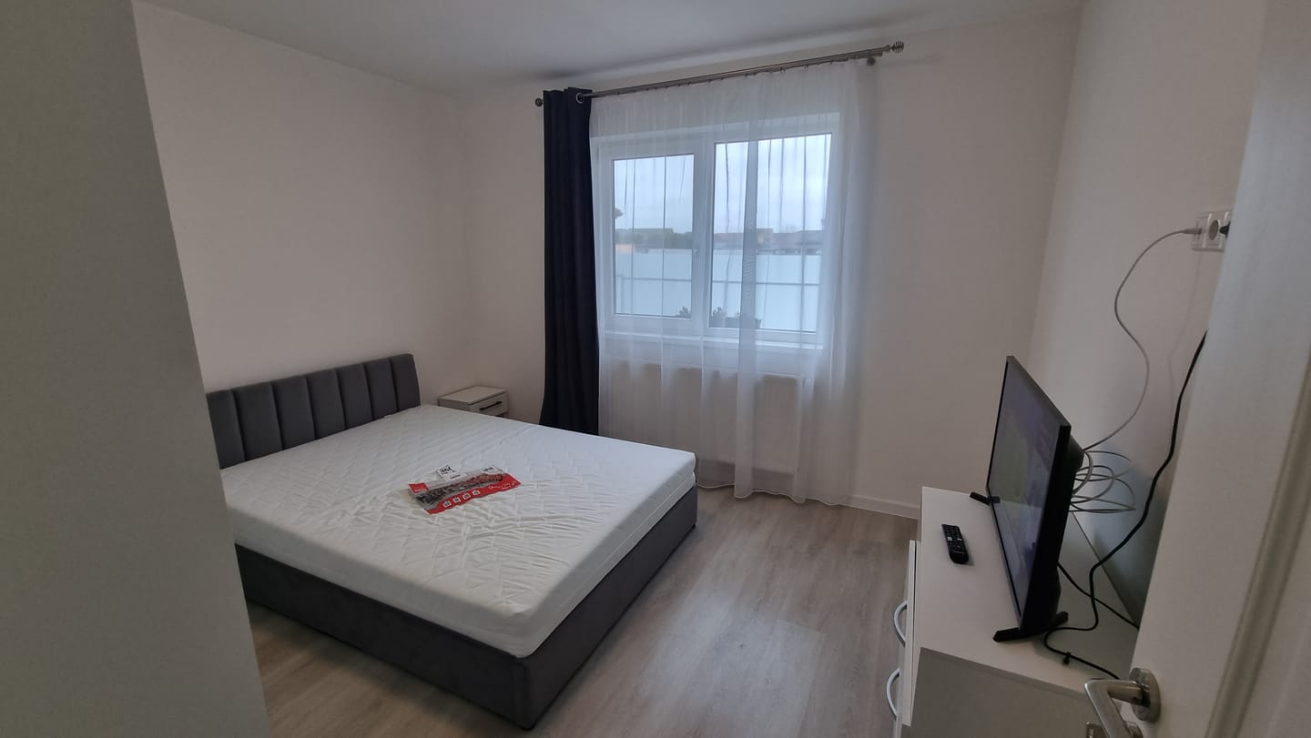 Customer photo review of Pat 140 cm MONTREAL, stofa catifelata gri, cu somiera si spatiu depozitare