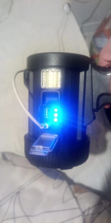 Customer photo review of Wiederaufladbarer LED-Strahler – 900000 Lumen, Solar & USB