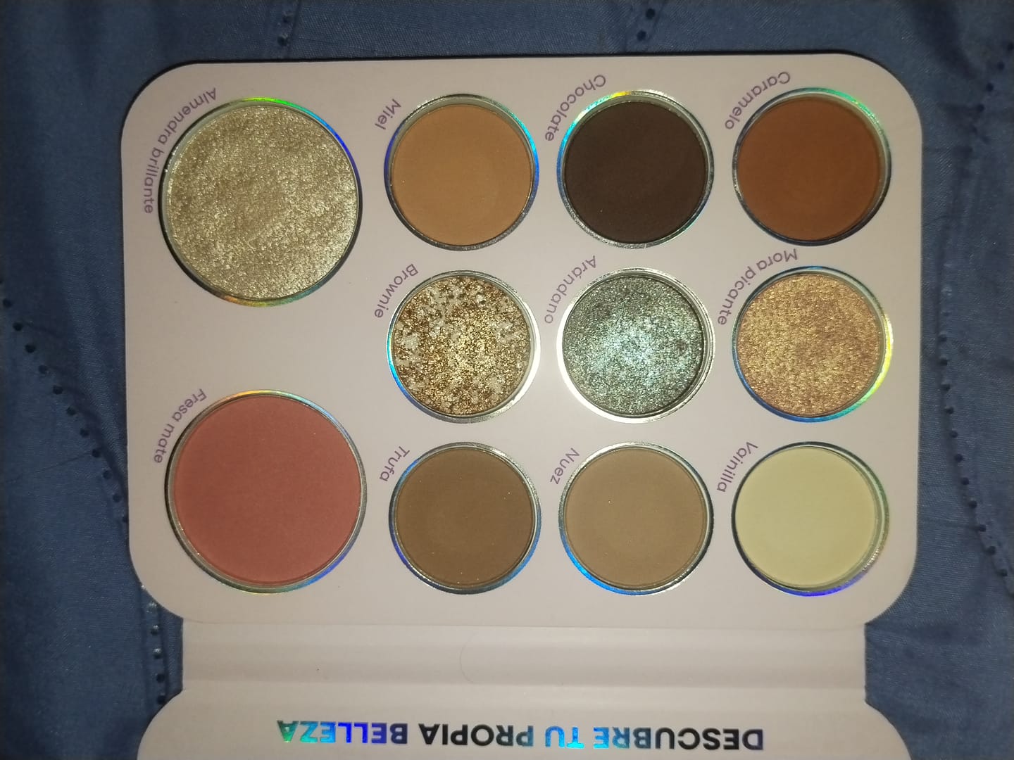 Customer photo review of PALETA DE SOMBRAS TODO EN UNO