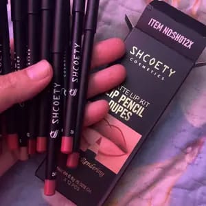 Customer photo review of Set di 12 matite labbra opache - Colorazione facile