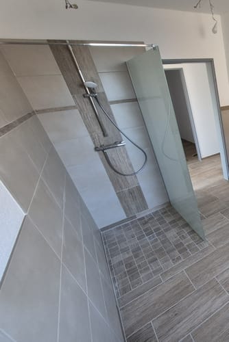 Customer photo review of SONNI Walk In Dusche Duschabtrennung Duschwand Nano Vollsatiniert ESG-Glas Glasstärke 8/10mm Breite 80-160cm