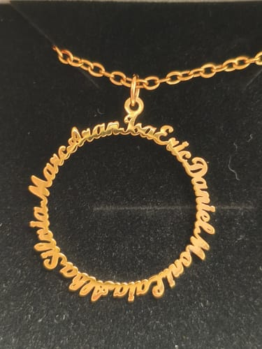 Customer photo review of Collar con nombre «Círculo del amor»