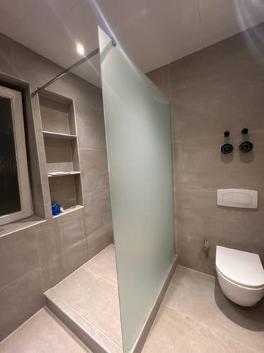 Customer photo review of SONNI Walk In Dusche Duschabtrennung Duschwand Nano Vollsatiniert ESG-Glas Glasstärke 8/10mm Breite 80-160cm