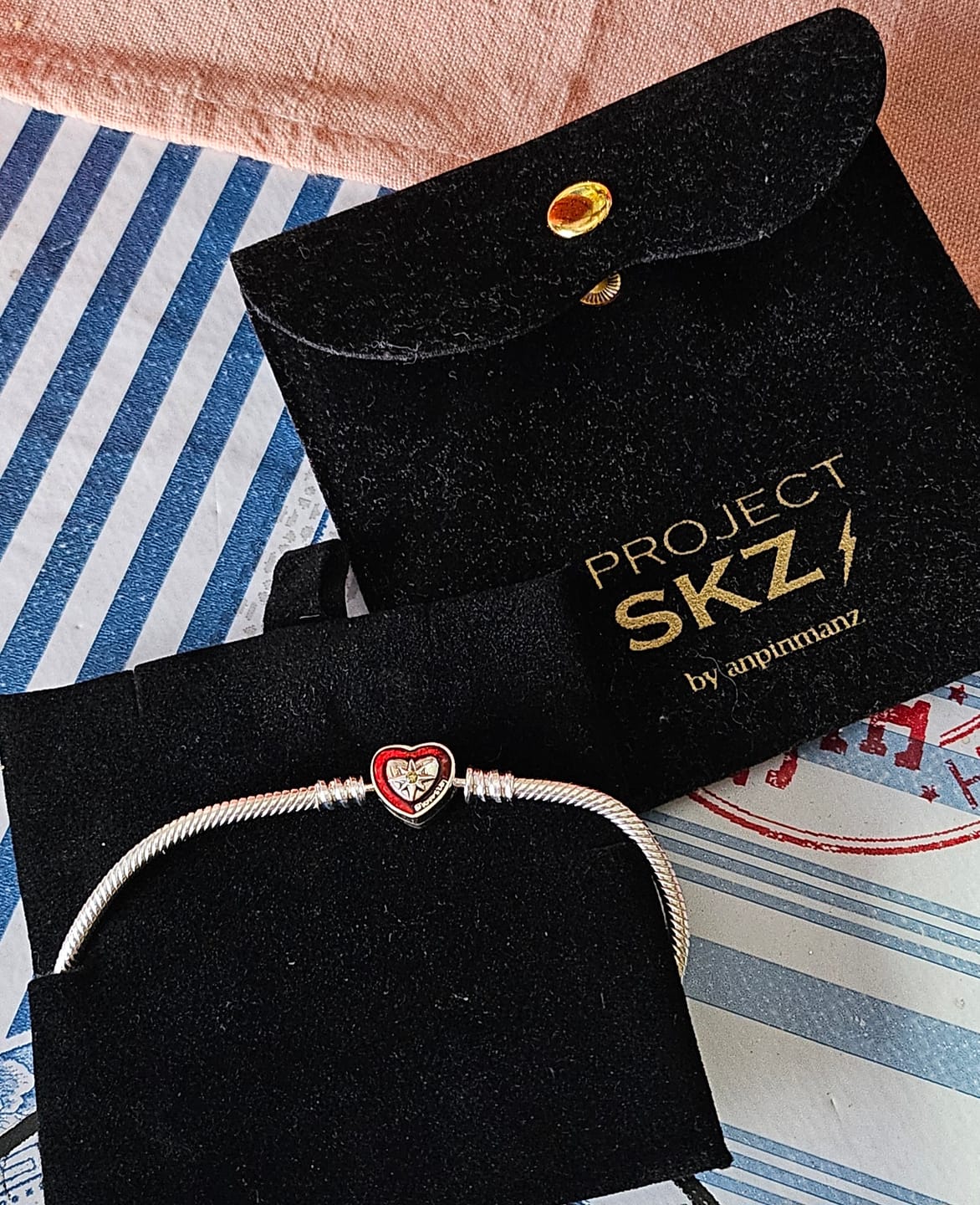 Customer photo review of PROJECT SKZ! heart clasp bracelet