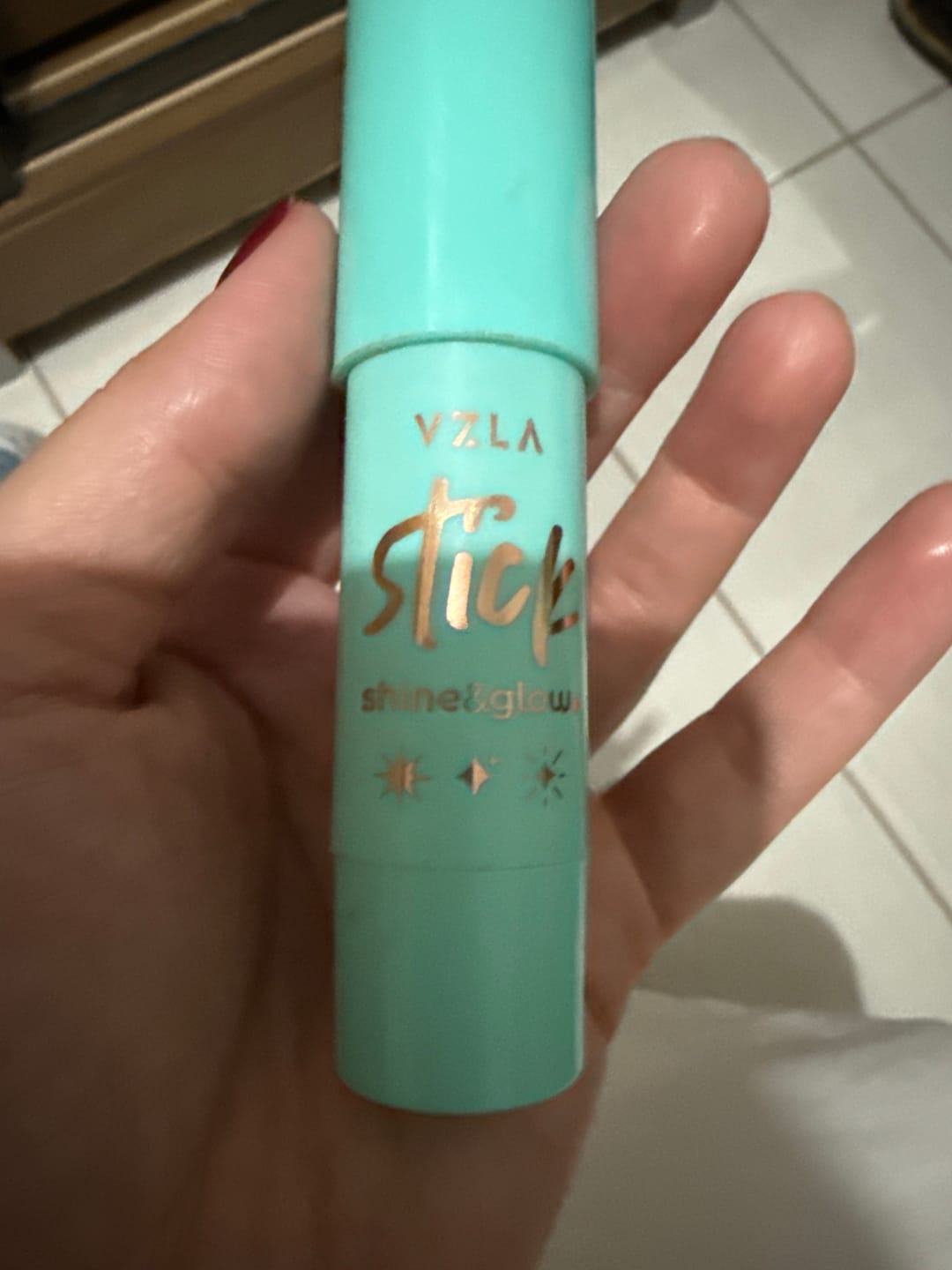 Customer photo review of Shine And Glow – Iluminador Em Stick – Vizzela
